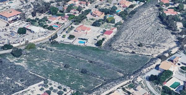 Terreno en calle Mar Blanco