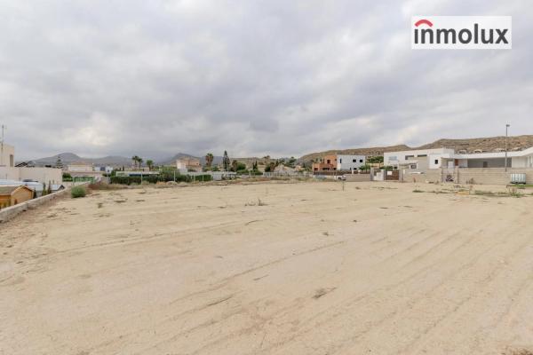 Terreno en calle de la Limonita