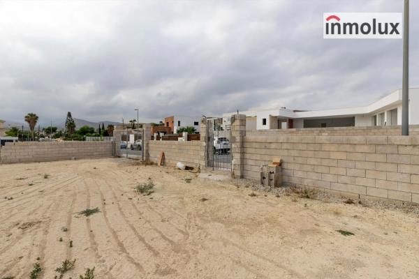 Terreno en calle de la Limonita