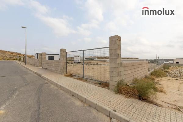 Terreno en calle de la Limonita