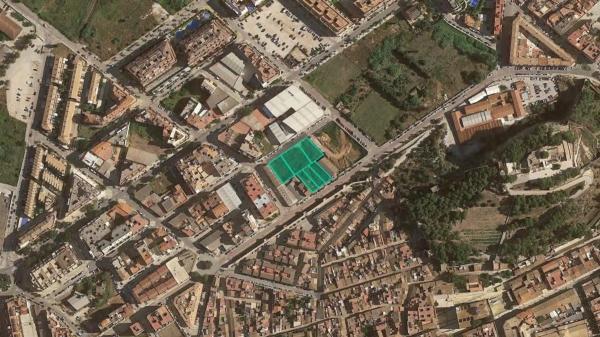 Terreno en calle de Pego