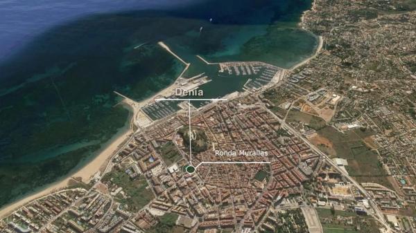 Terreno en calle de Pego