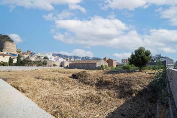 Terreno en calle de Pego