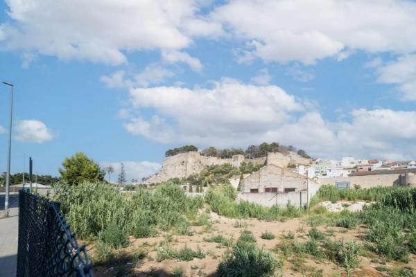 Terreno en calle de Pego