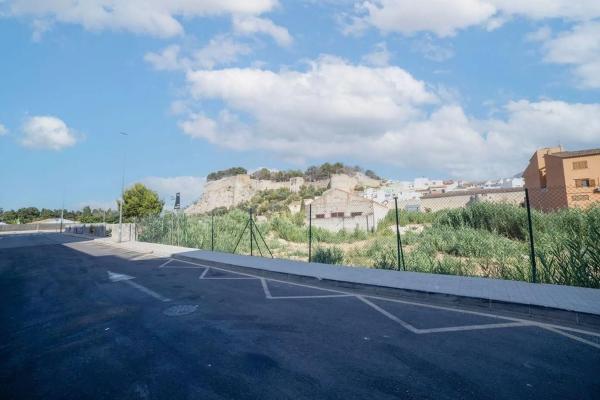 Terreno en calle de Pego