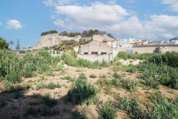 Terreno en calle de Pego