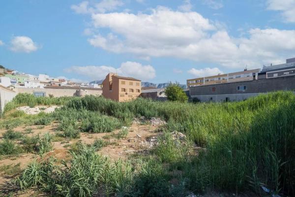 Terreno en calle de Pego