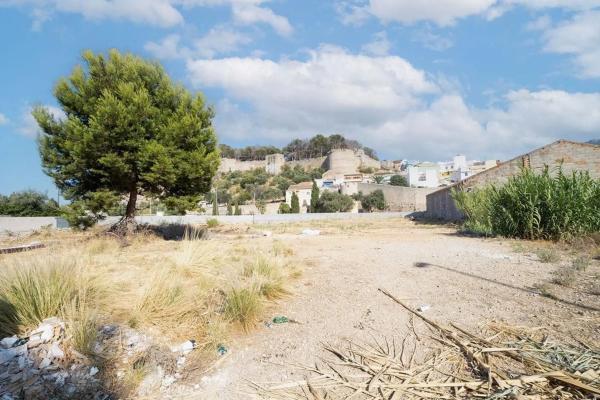 Terreno en calle de Pego