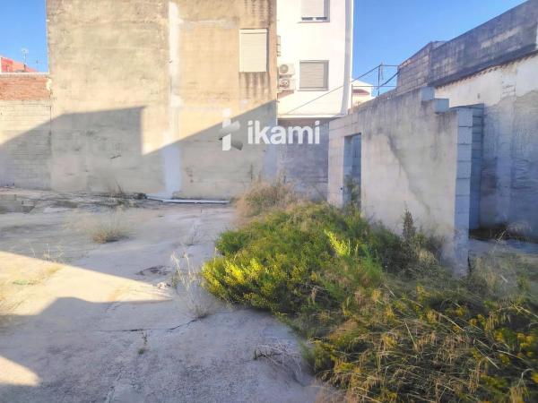 Terreno en calle Menéndez Pidal