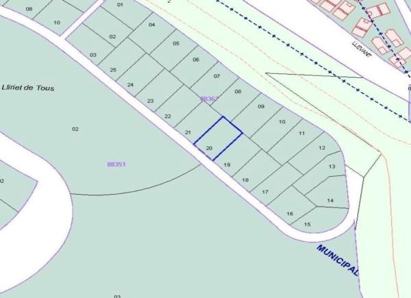 Terreno en via Sense Nom