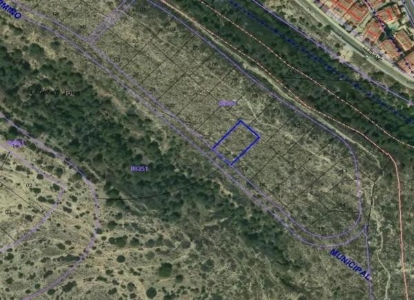 Terreno en via Sense Nom