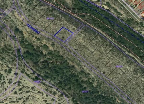Terreno en via Sense Nom