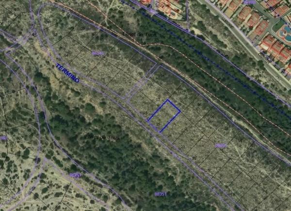 Terreno en via Sense Nom