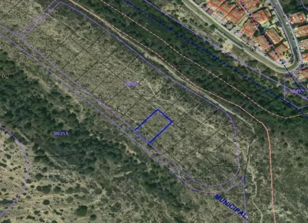 Terreno en via Sense Nom