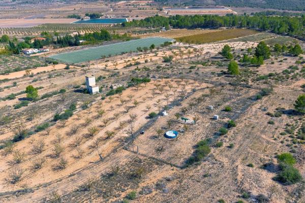 Terreno en via Sense Nom