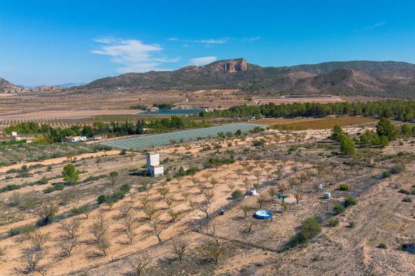 Terreno en via Sense Nom