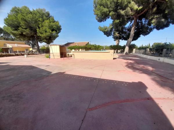 Finca rústica en via de servicio