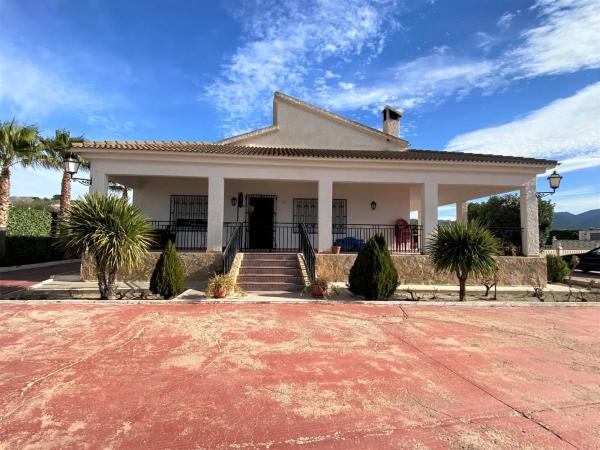 Casa independiente en Polígono Industrial L. Sombrero Z.V.24