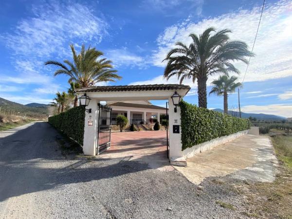 Casa independiente en Polígono Industrial L. Sombrero Z.V.24