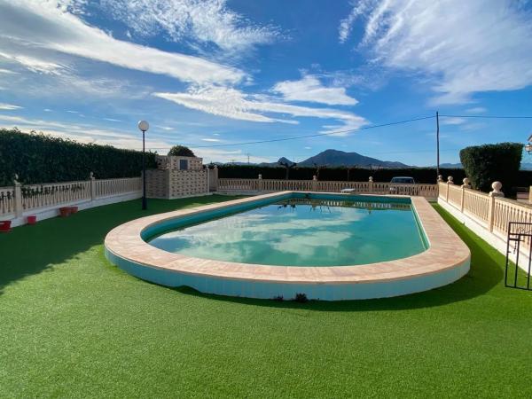 Casa independiente en Polígono Industrial L. Sombrero Z.V.24