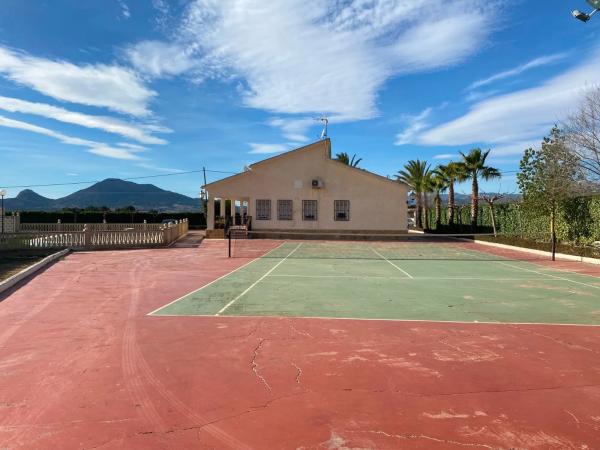 Casa independiente en Polígono Industrial L. Sombrero Z.V.24