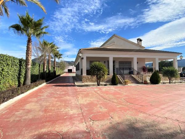 Casa independiente en Polígono Industrial L. Sombrero Z.V.24