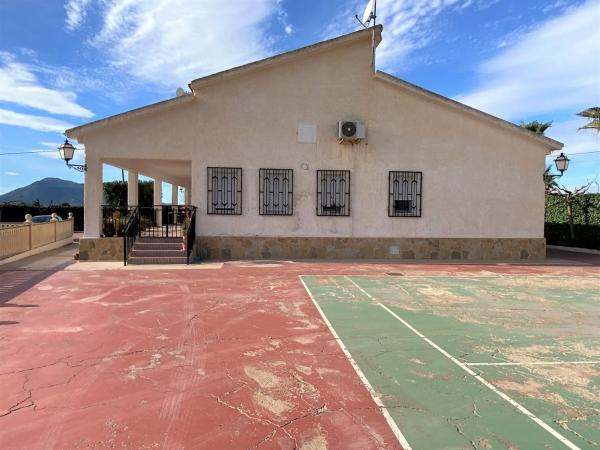 Casa independiente en Polígono Industrial L. Sombrero Z.V.24