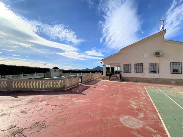 Casa independiente en Polígono Industrial L. Sombrero Z.V.24