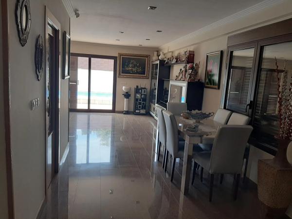 Casa independiente en calle Constitució, 16