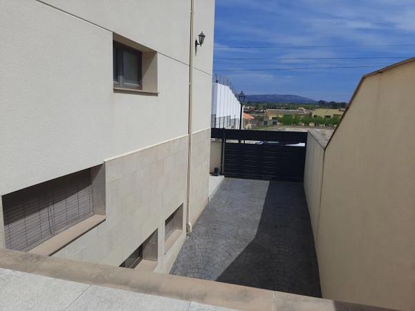 Casa independiente en calle Constitució, 16