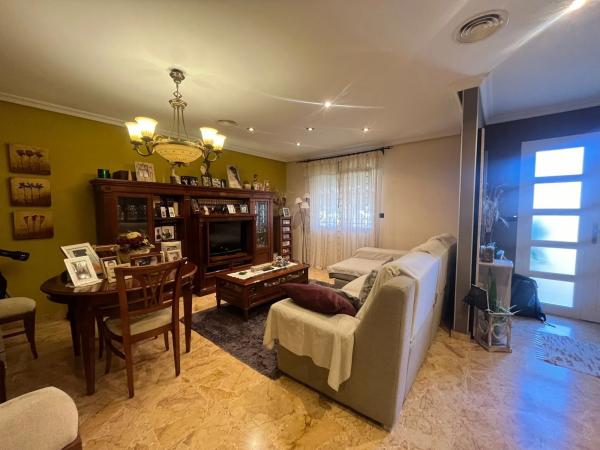 Casa independiente en avenida del Calvario