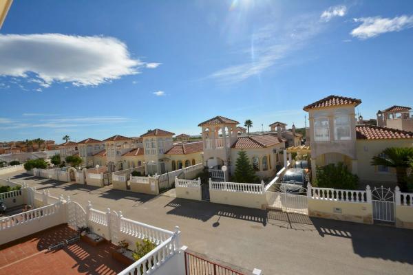 Casa independiente en calle Países Bajos