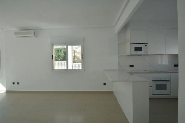 Casa independiente en calle Países Bajos