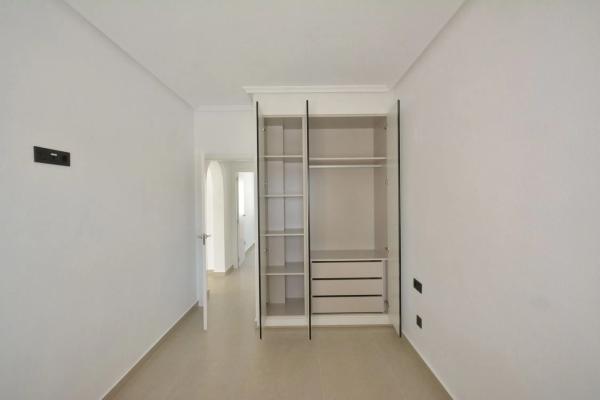 Casa independiente en calle Países Bajos