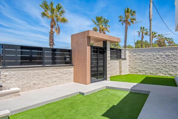 Casa independiente en calle Pilar de la Horadada