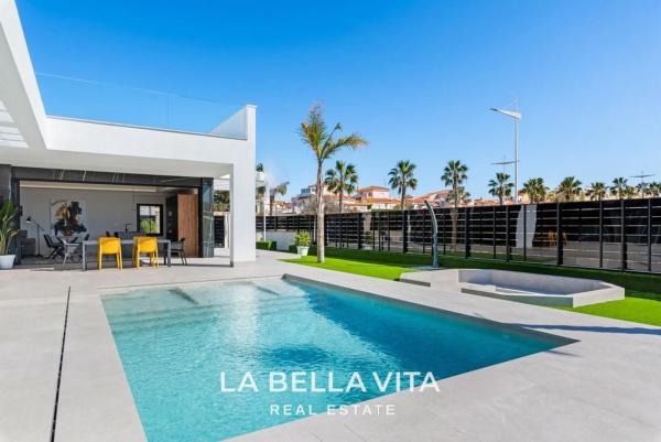 Casa independiente en calle Alicante, 8