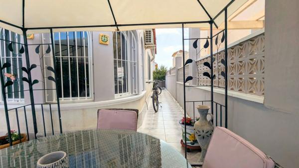 Casa independiente en avenida de las Naciones