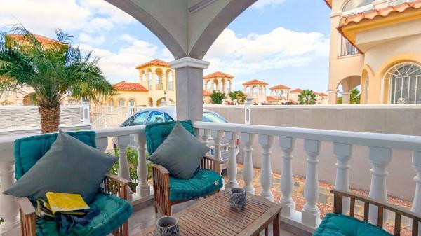 Casa independiente en avenida de las Naciones