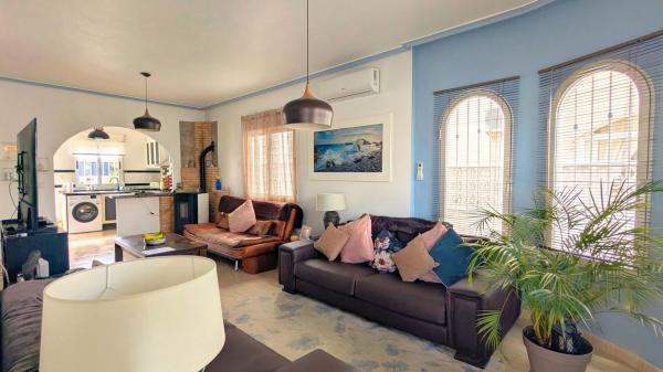 Casa independiente en avenida de las Naciones