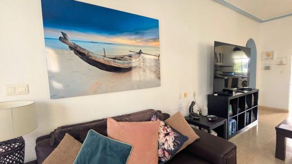 Casa independiente en avenida de las Naciones