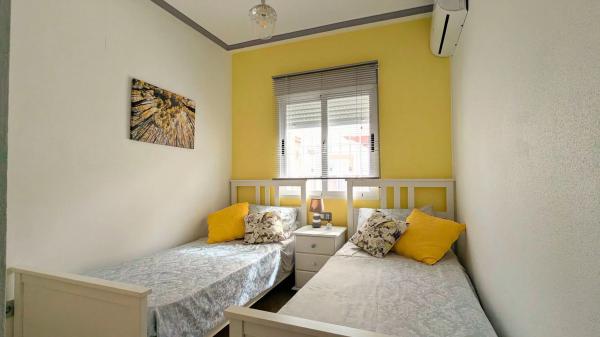 Casa independiente en avenida de las Naciones