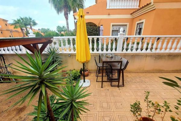 Casa independiente en calle Lituania