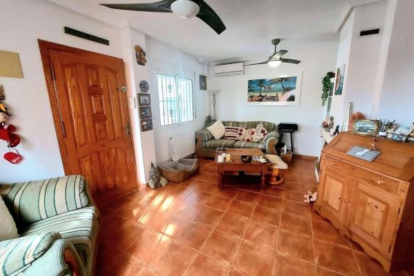 Casa independiente en calle Lituania