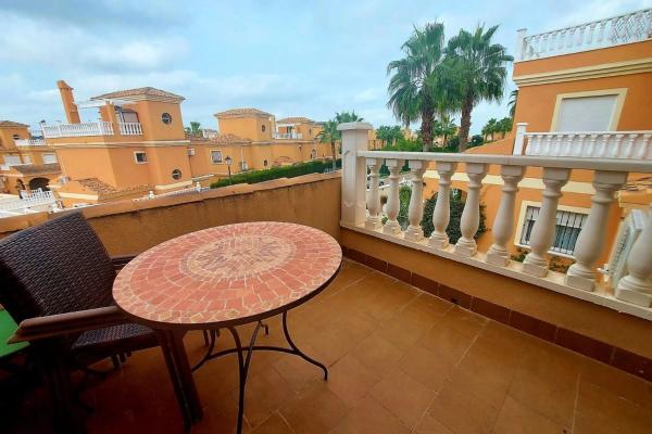 Casa independiente en calle Lituania