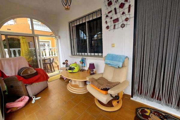 Casa independiente en calle Lituania