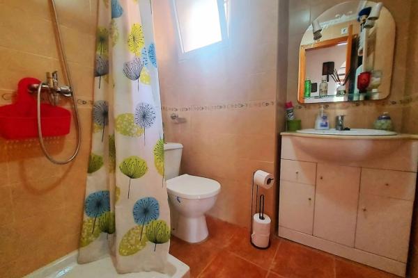 Casa independiente en calle Lituania