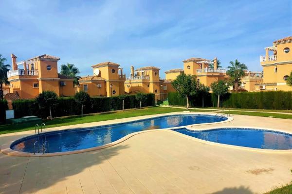 Casa independiente en calle Lituania