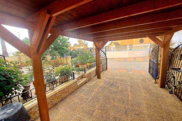 Casa independiente en calle Lituania