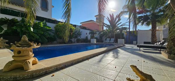 Casa independiente en calle Chipre