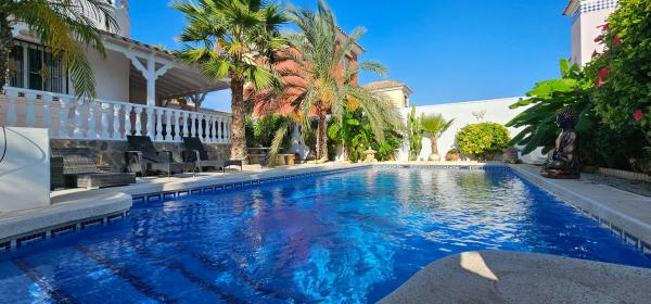 Casa independiente en calle Chipre